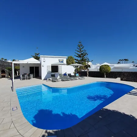 2 Bedroom Cassandra And Katrina With Private Heated Pools. Puerto del Carmen (Lanzarote)