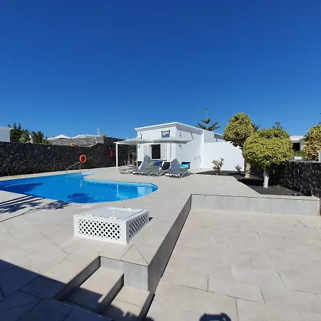 2 Bedroom Cassandra And Katrina With Private Heated Pools. Puerto del Carmen (Lanzarote)