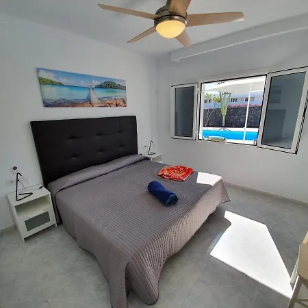 2 Bedroom Cassandra And Katrina With Private Heated Pools. Villa Puerto del Carmen (Lanzarote)