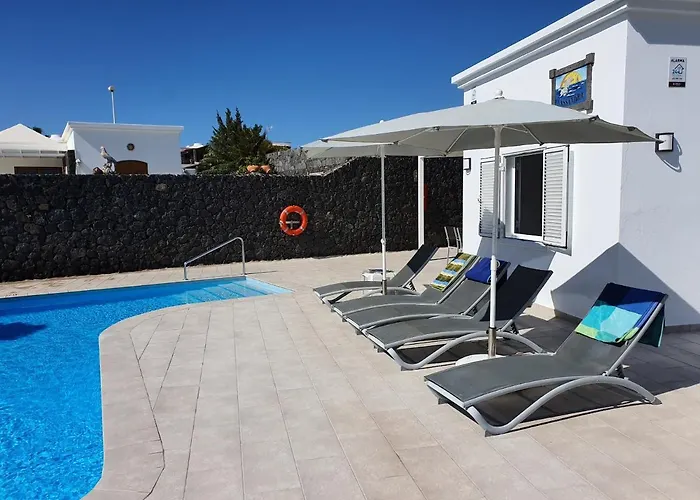 2 Bedroom Cassandra And Katrina With Private Heated Pools. فيلة