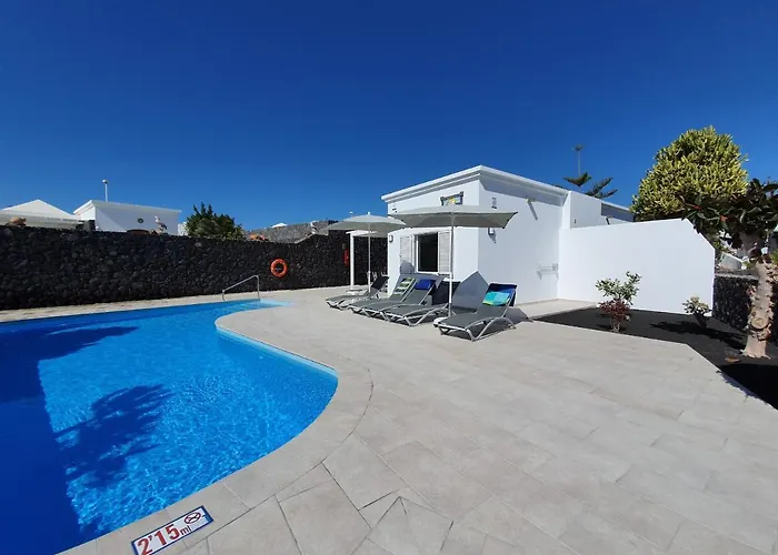 2 Bedroom Cassandra And Katrina With Private Heated Pools. فيلة